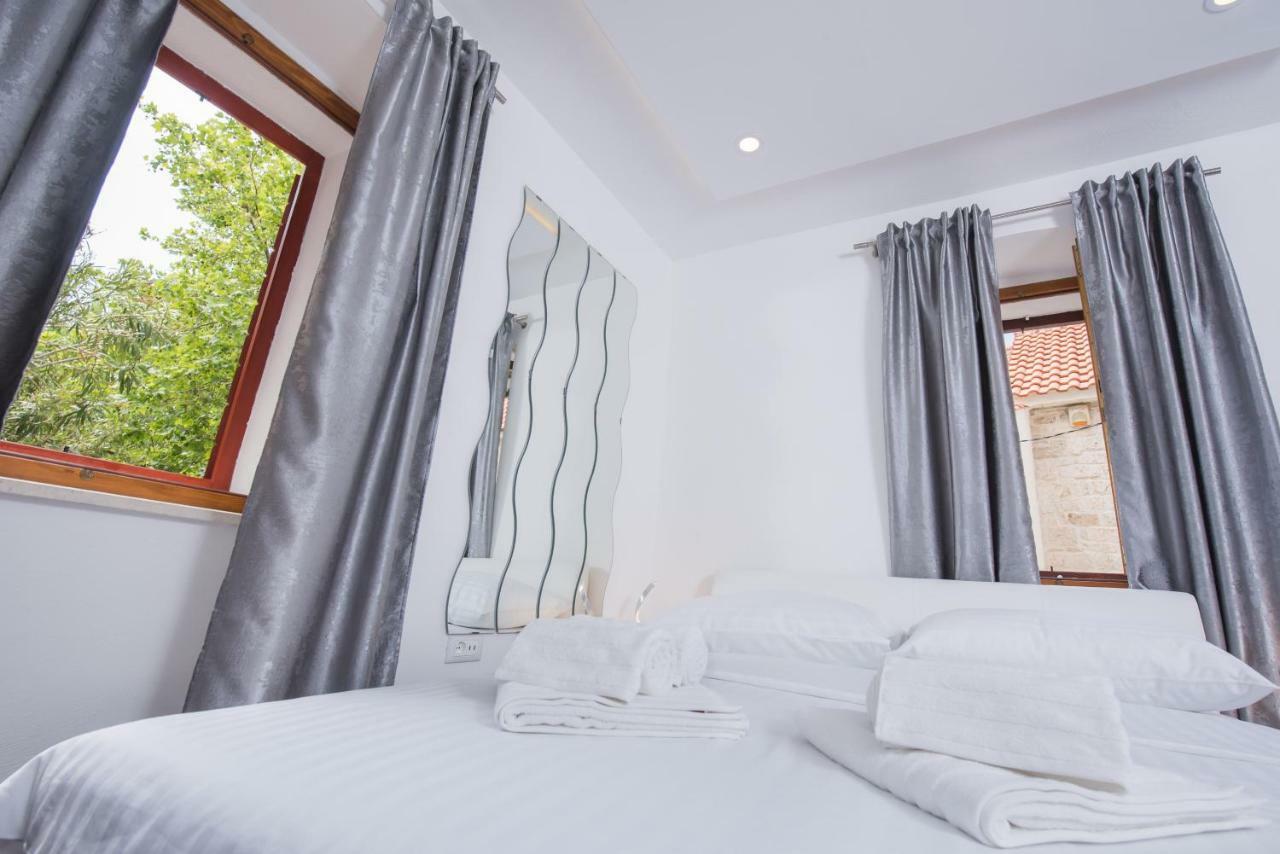 Studio Apartment Lena Kastela Ngoại thất bức ảnh
