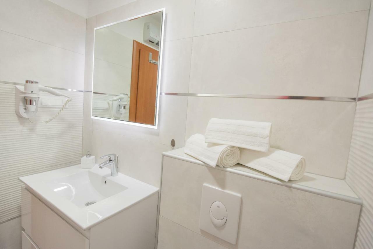 Studio Apartment Lena Kastela Ngoại thất bức ảnh